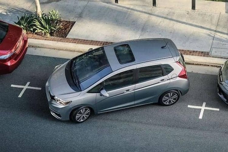 Ban Mobil Belok Saat Parkir