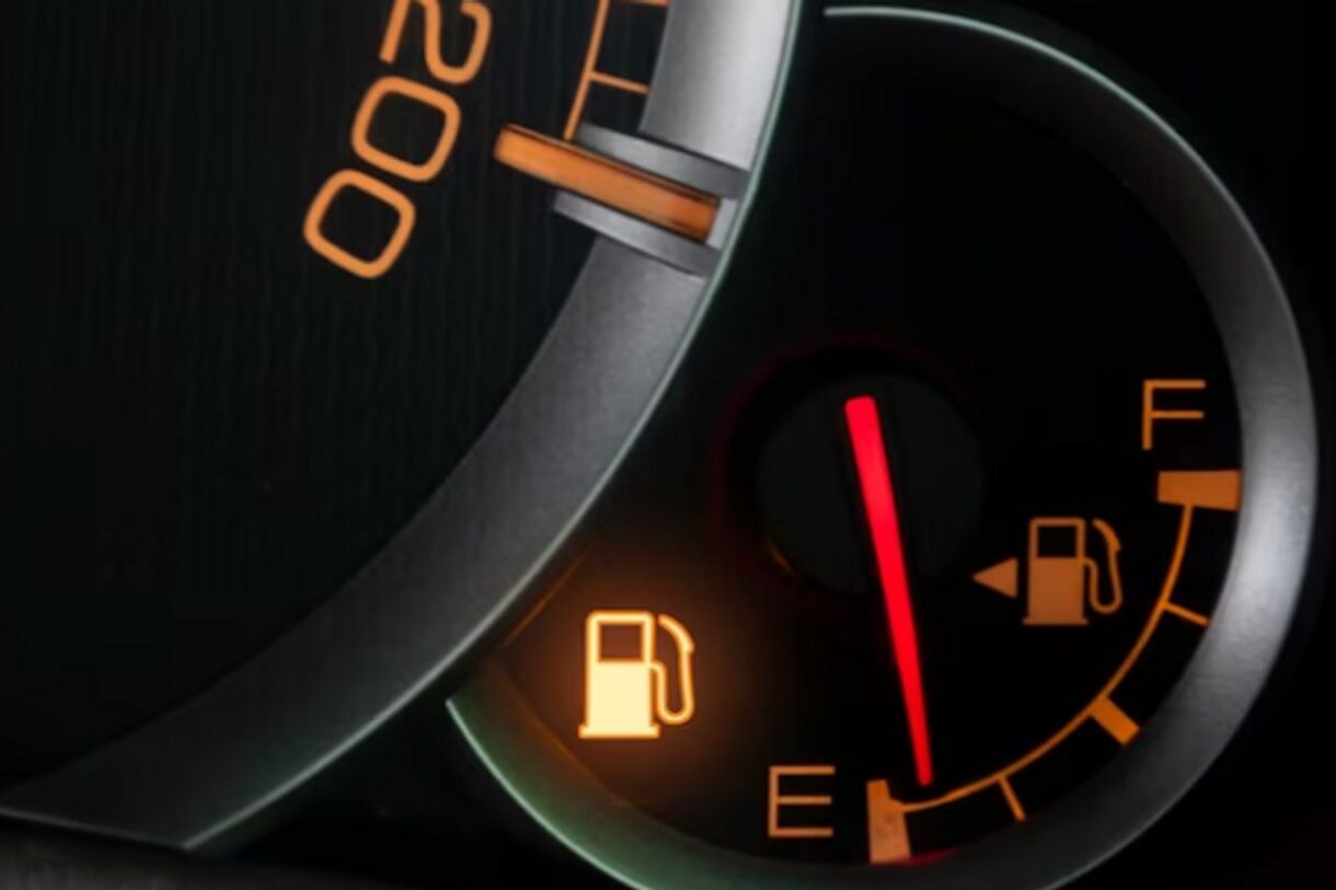 Berapa Sisa Bahan Bakar Jika Jarum Berada di E