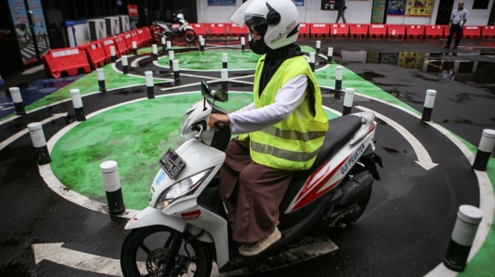 Cara Kendarai Sepeda Motor Agar Lulus Ujian Praktik SIM C