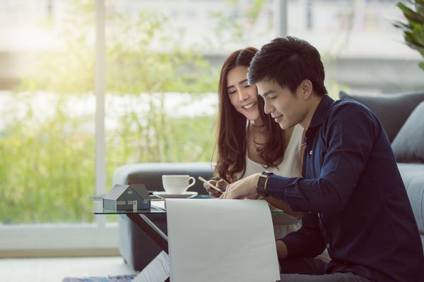 Tips Mengatur Finansial Pasangan Baru Menikah