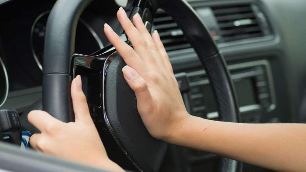 Penyebab Klakson Mobil Mati Total