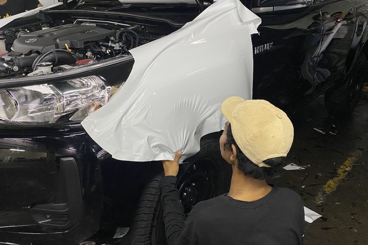 Cara Memasang Stiker Body Mobil Sendiri