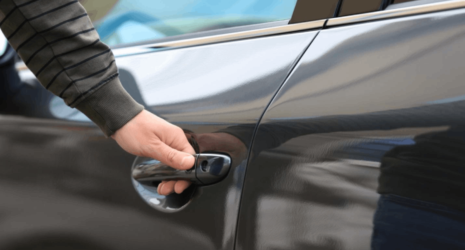 Cara Membuka Pintu Mobil yang Terkunci dari Dalam