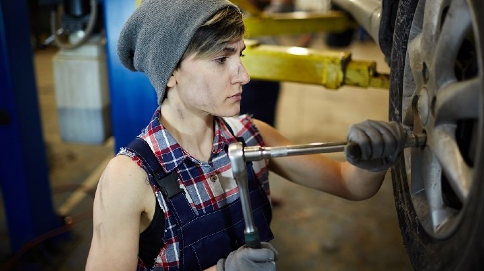 Cara Mengatasi Baut Roda Mobil yang Macet