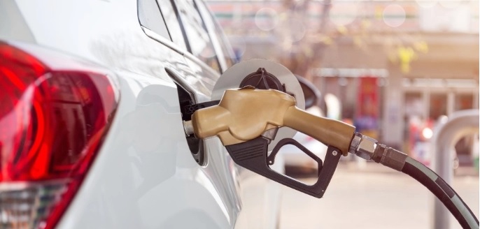 Tips Mengemudi Mobil Manual Hemat Bensin